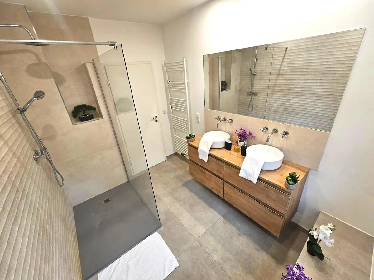 Luxembourg Living Stylish 2Br And Free Parking 아파트